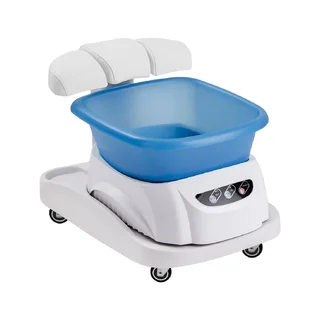 Fußbad mit Massagefunktion und weißem Servierwagen